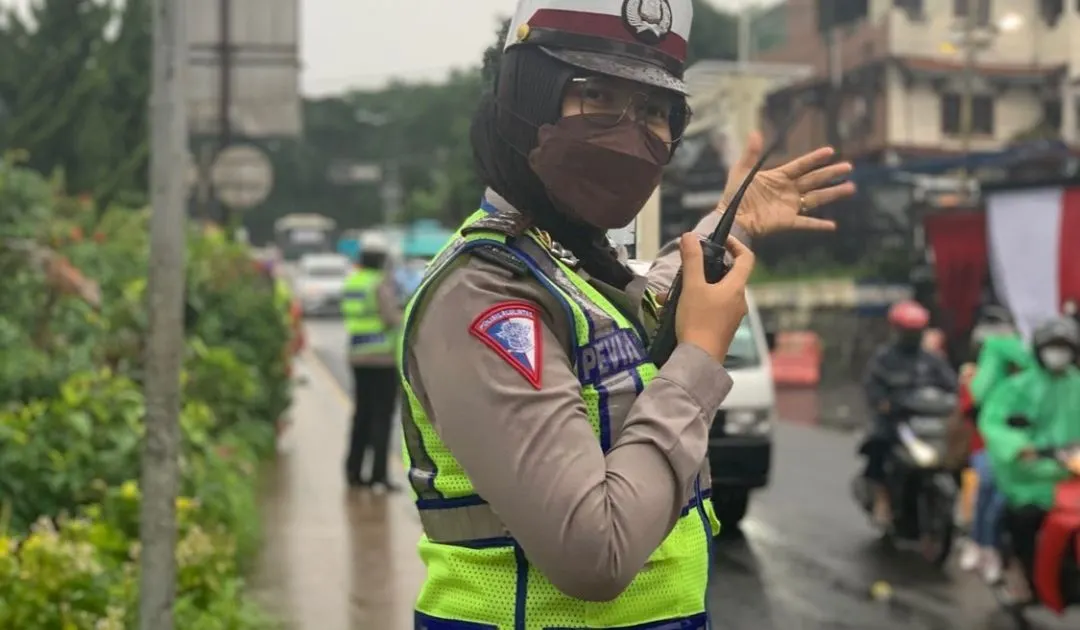 Ganjil genap di jalur wisata Puncak, Kabupaten Bogor.