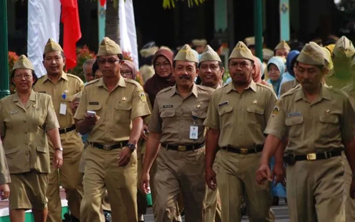 Pemerintah resmi menaikan daftar gaji PNS per 1 Agustus 2022. Diketahui, gaji PNS naik sebesar 5 persen.