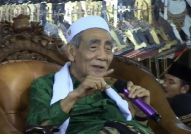 KH Maimoen Zubair atau akrab disapa Mbah Moen