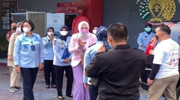 Angelina Sondakh bebas dari Lapas Perempuan Kelas IIA, Pondok Bambu, Jakarta, Kamis (3/3/2022).