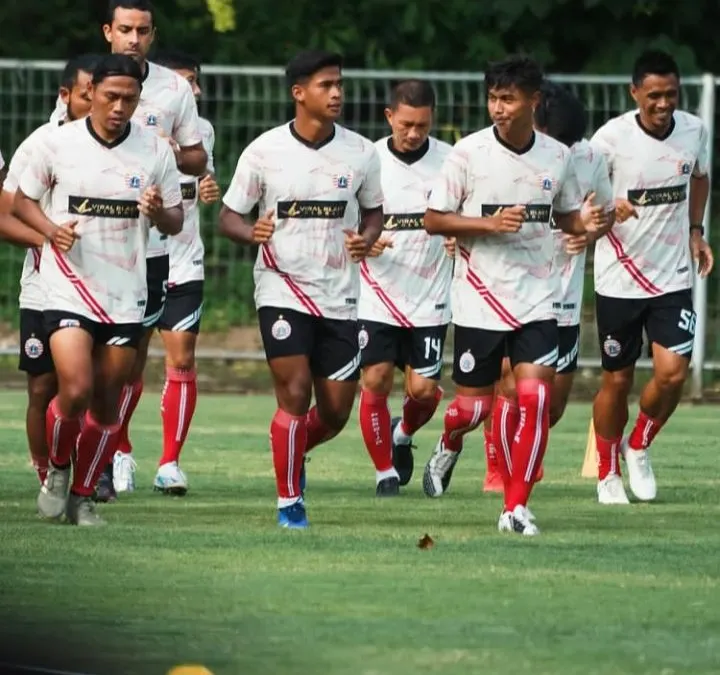 Para pemain Persija tengah berlatih