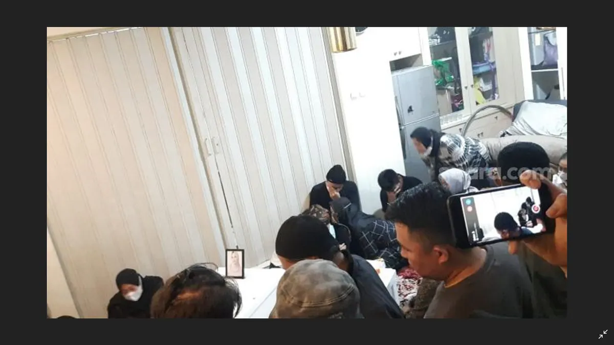 Isak Tangis iringi kedatangan jenazah Vanessa Angel dan Bibi