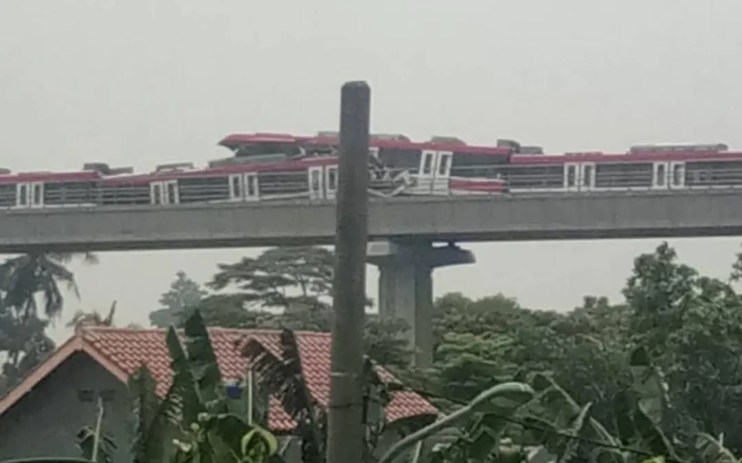 Video Viral Tabrakan LRT di Jakarta Timur, Begini Kata PT Adhi Karya
