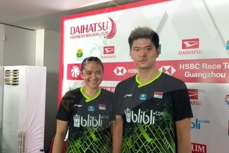 Ganda Campuran Jordan/Melati usai pertandingan pada turnamen Daihatsu Indonesia Masters 2020 / Icheiko Ramadhanty