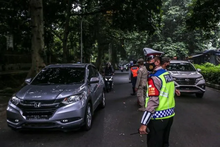 Ada Ganjil-Genap, Ribuan Kendaraan Diputar Balikkan Petugas di Bogor (Yogi Faisal)