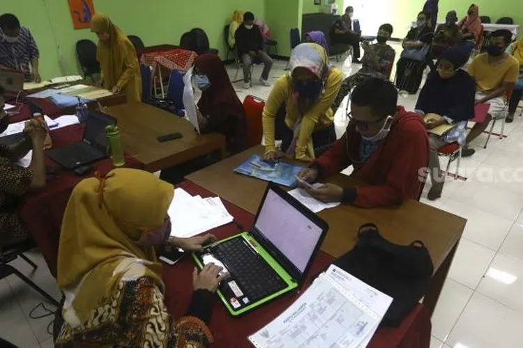 Suasana Penerimaan Peserta Didik Baru (PPDB)  [Suara.com/Angga Budhiyanto]