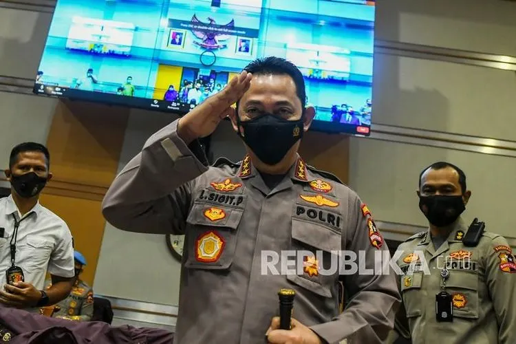 Kapolri Luncurkan Aplikasi Propam Presisi (Republika)