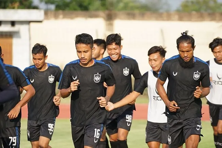 Pemain PSIS Semarang saat latihan beberapa waktu lalu sebelum masa pandemi Covid-19. (dok PSIS)