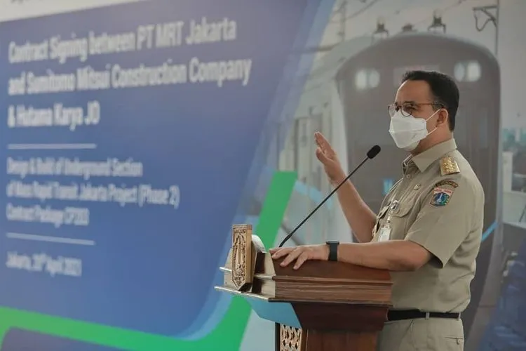 Anies dalam acara penandatanganan kontrak kerja sama antara PT MRT Jakarta dengan Sumitomo Mitsui Construction Company - Hutama Karya Joint Operation (SMCC-HK JO)/dok: Humas Balkot DKI