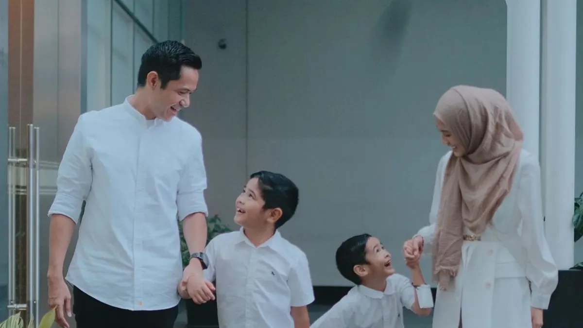 Kabar keharmonisan rumah tangga Dude Harlino harus diwarnai dengan berita miring mengenai tubuh kurus Alyssa Soebandono.