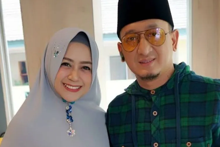 Ystaz Zacky Mirza dan Istrinya / dik. Instagram
