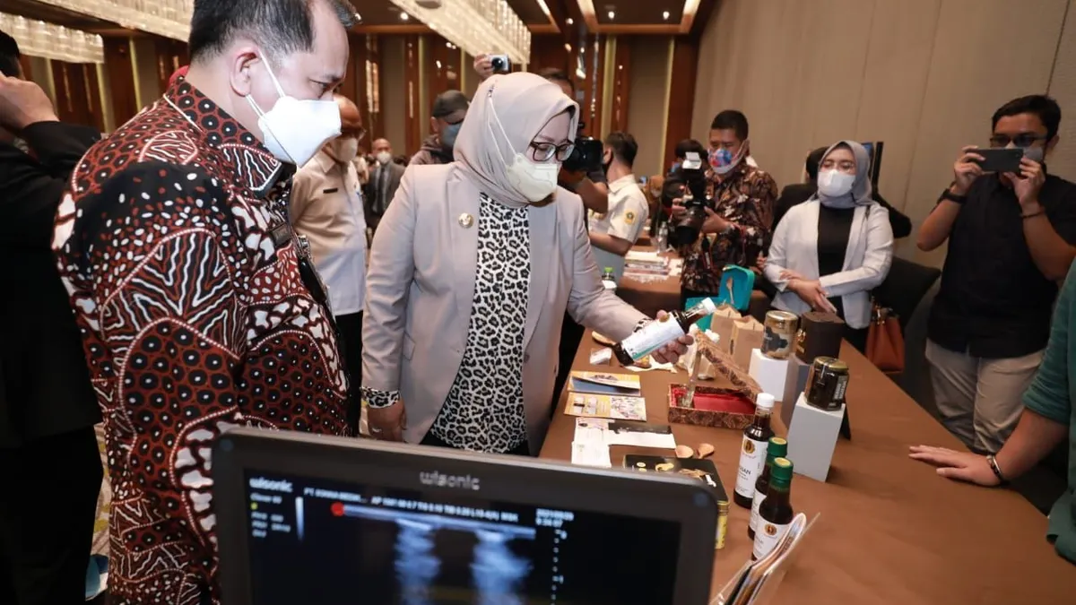 Bupati Bogor Ade Yasin bersama Kepala Badan Litbang Kementerian Dalam Negri (Kemendagri) A Fathoni, saat menghadiri acara Bogor Innovation Wildly Important Goals (WIG) (Dok Pemkab Bogor)