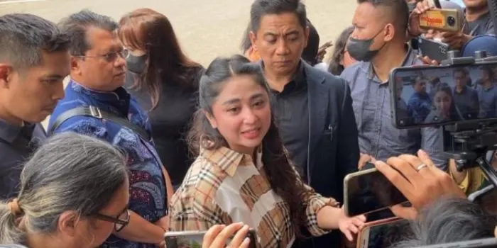 Dewi Perssik Meradang Gara-gara Ucapan Fans Leslar, Kini Laporkan Akun Ini ke Polisi