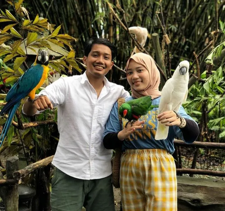 Putra Sulung Ridwan Kamil, Emmeril Kahn bersama sang adik.
