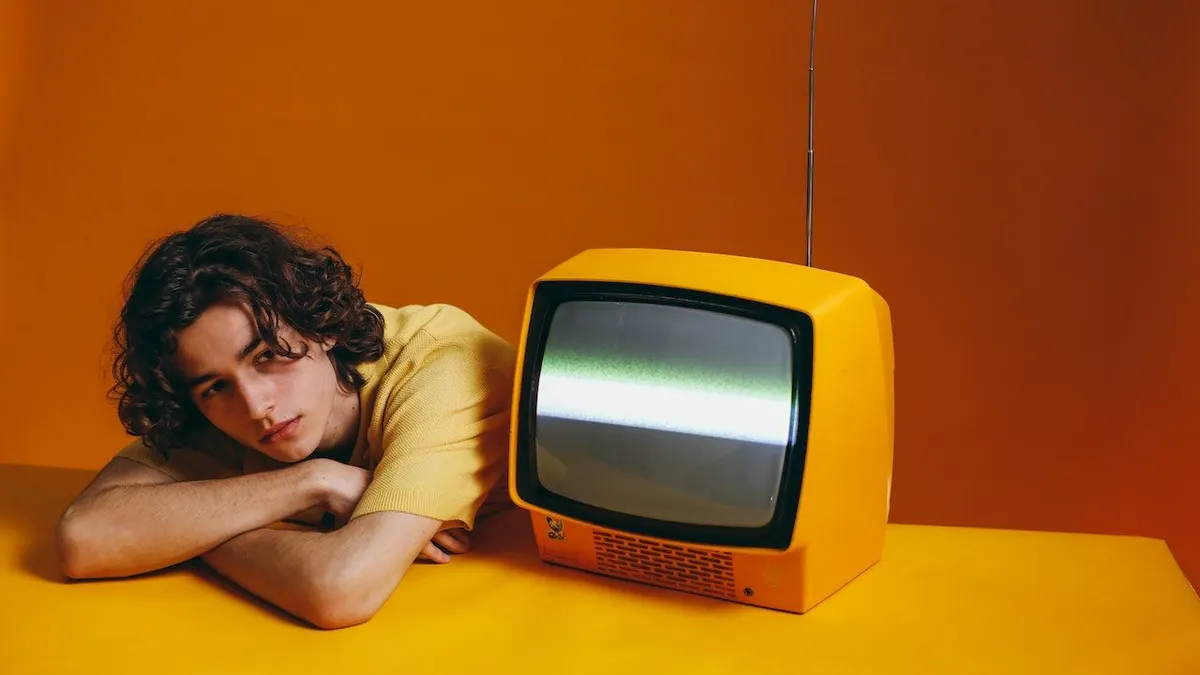 Ilustrasi, siaran TV Analog yang sudah dimatikan oleh pemerintah mengharuskan masyarakat memiliki Set Top Box (STB) bagi yang TV yang belum digital.