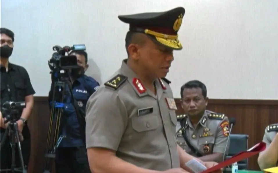 Irjen Pol Ferdy Sambo menghadiri sidang kode etik dengan mengenakan seragam Polri lengkap.