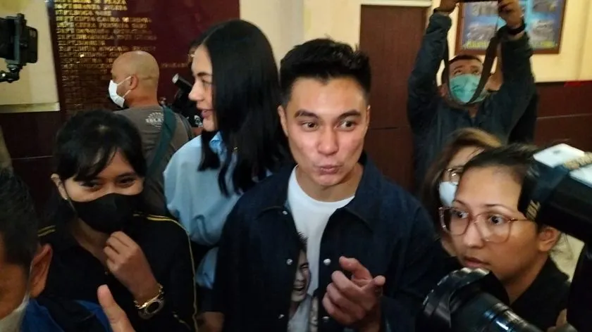 Baim Wong dan Paula Verhoeven mendatangi Polres Metro Jakarta Selatan dalam penyelidikan kasus prank KDRT.