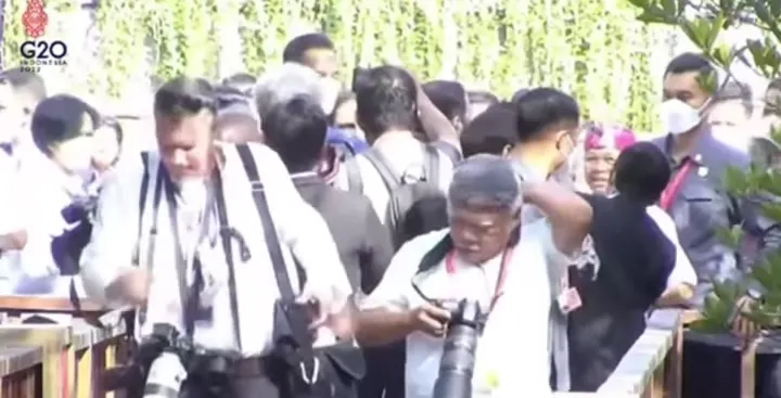 Bikin Kepala Bergeleng! Bapak Infrastruktur Indonesia Melakukan Aksi Tidak Terduga Dalam Ajang Grup 20 di Bali. 