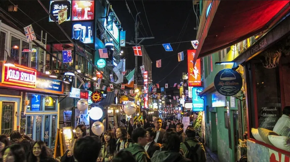  Inilah Itaewon, tempat terjadinya insiden berdarah para perayaan Halloween 