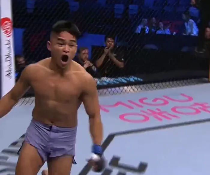 Jeka Saragih lolos final Road to UFC.