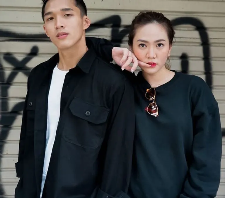Jonatan Christie resmi bertunangan dengan sang kekasih, Shania Junianatha 
