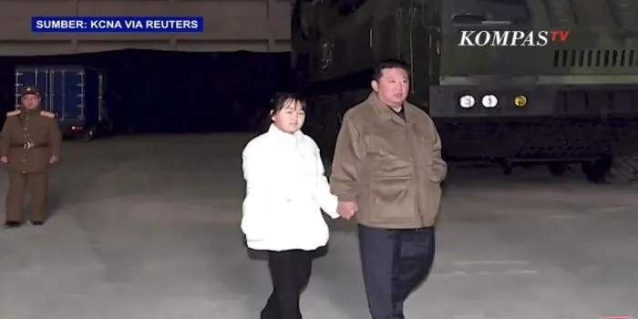 Putri Kim Jong Un Tampil ke Publik di Uji Coba Rudal Balistik, Calon Penerus Masa Depan?