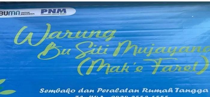 spanduk warung Bu Siti Mujayana ibunda Farel  Prayoga /@farelprayoga.anekasafari 