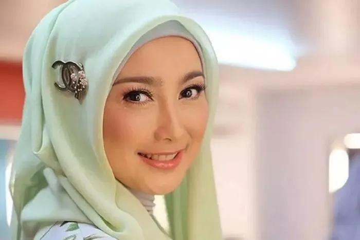 Desy Ratnasari.