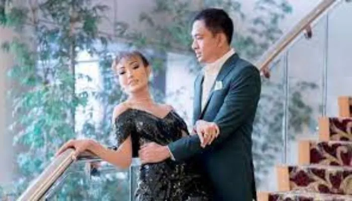 Ayu Dewi dan suami / Instagram