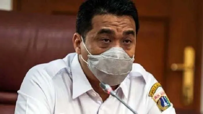 Wakil Gubernur DKI Jakarta Ahmad Riza Patria bicara soal dibolehkannya fasilitas isolasi terpadu (isoter) di Jakarta dipakai oleh orang luar Jakarta.