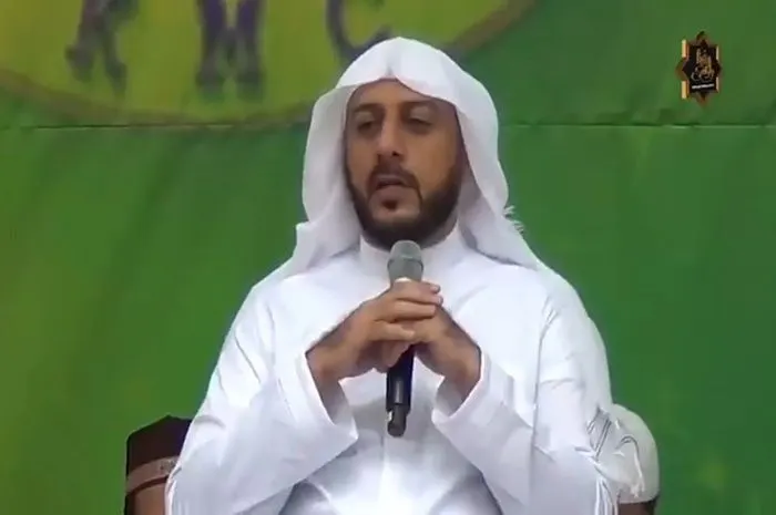 Amalan Syekh Ali Jaber di Hari Jumat, dari Bershalawat hingga Sedekah Subuh