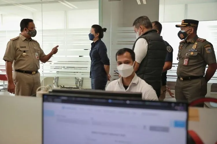 Ibu Hamil, Komorbid, Lansia Tetap WFO, Anies Tak Segan Tutup Perusahaan!