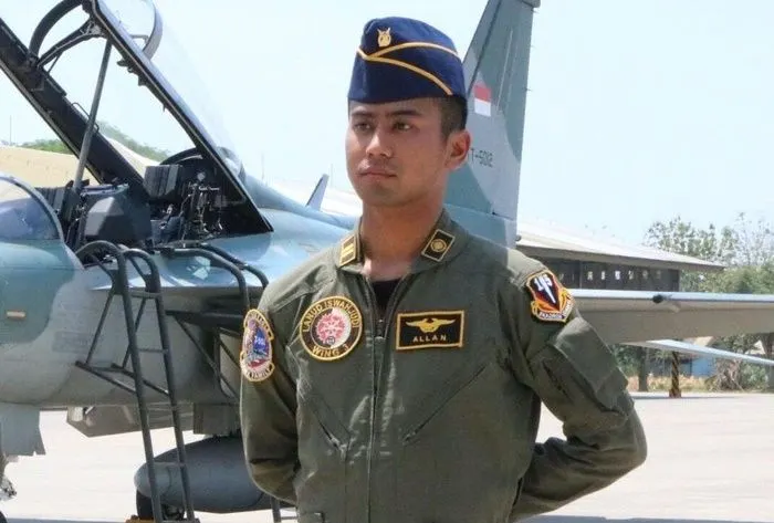 Jenazah Lettu Pnb Allan Safitra Indra disemayamkan di hanggar kesatuan tugasnya semasa hidup