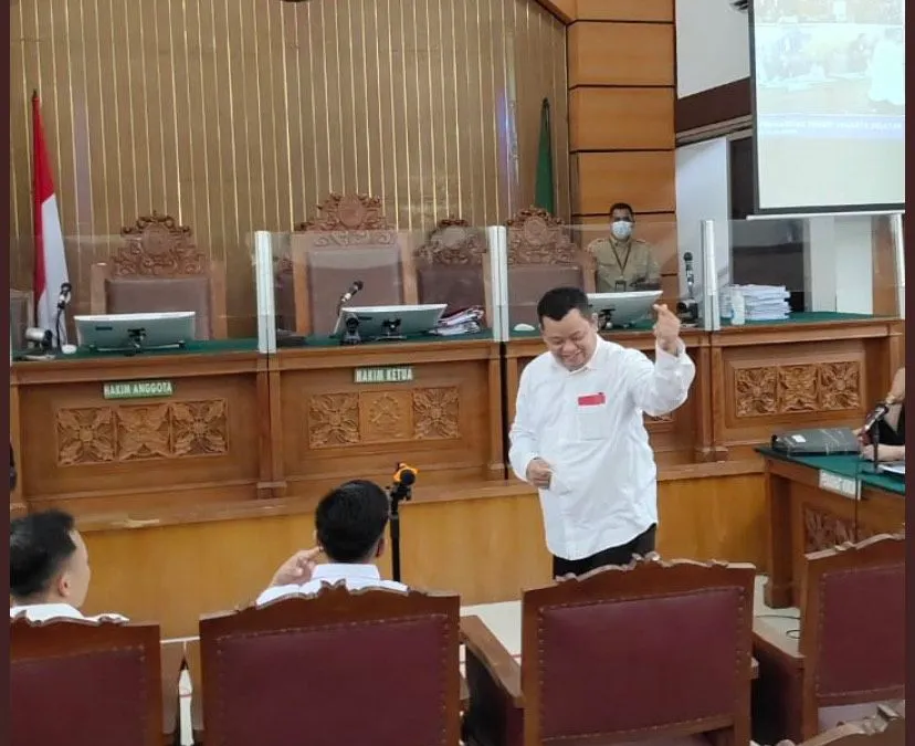 Inilah Momen Kuat Maruf Tunjukkan Tanda Cinta Ala Korea kepada Pengunjung Sidang, Polahnya Bikin Warganet Ngakak