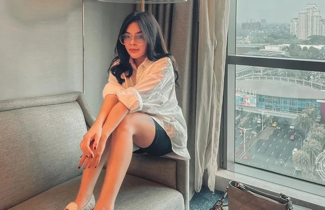 Elvia Cerroline