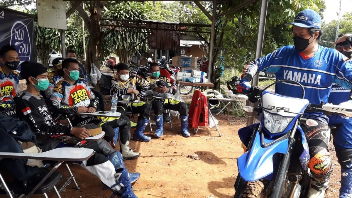 Yamaha Riding Academy (YRA) gelar bLU cRU Offroad bagi para pengguna WR 155 R dan pelatihan Skill Up untuk instruktur. (dok. Yamaha)