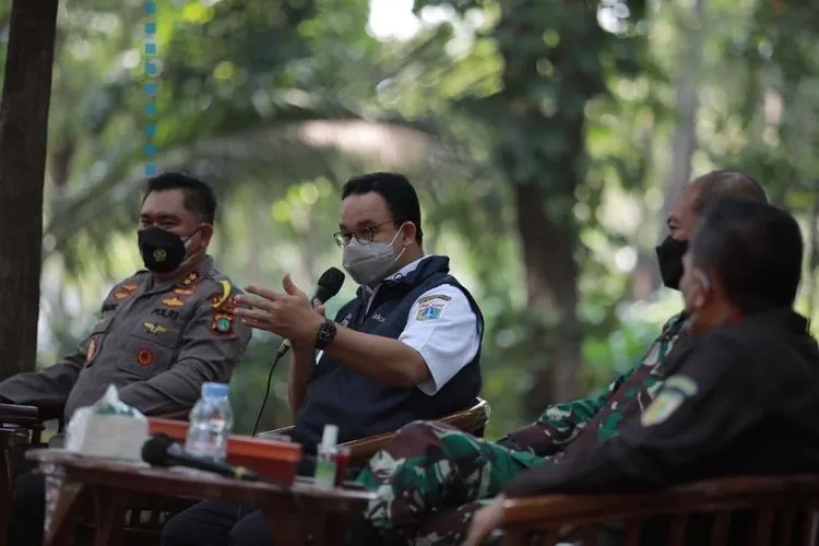 Gubernur DKI Jakarta, Anies Baswedan usai rapat evaluasi PPKM Darurat bersama Forkompinda DKI Jakarta di Monas, Jakarta Pusat/dok: Instagram @aniesbaswedan