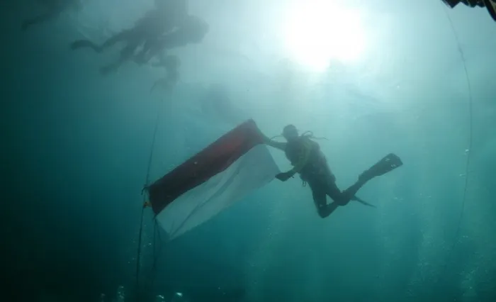 Pecahkan Rekor MURI, TNI AL Bakal Kibarkan Bendera Merah Putih di Bawah Laut di 77 Wilayah Indonesia