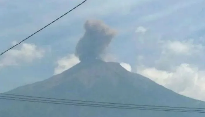 Telah terjadi erupsi pada Gunung Kerinci pada Selasa pagi, 6 Desember 2022 pukul 08.22 WIB.