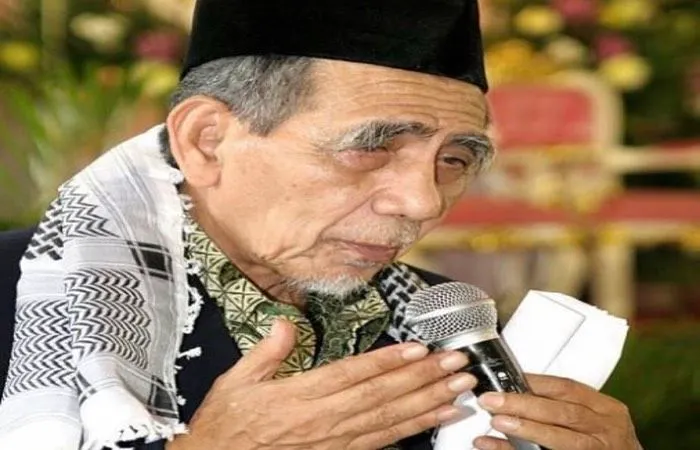 Cara Menjadi Hamba yang Dicintai Allah SWT, Kata Mbah Moen