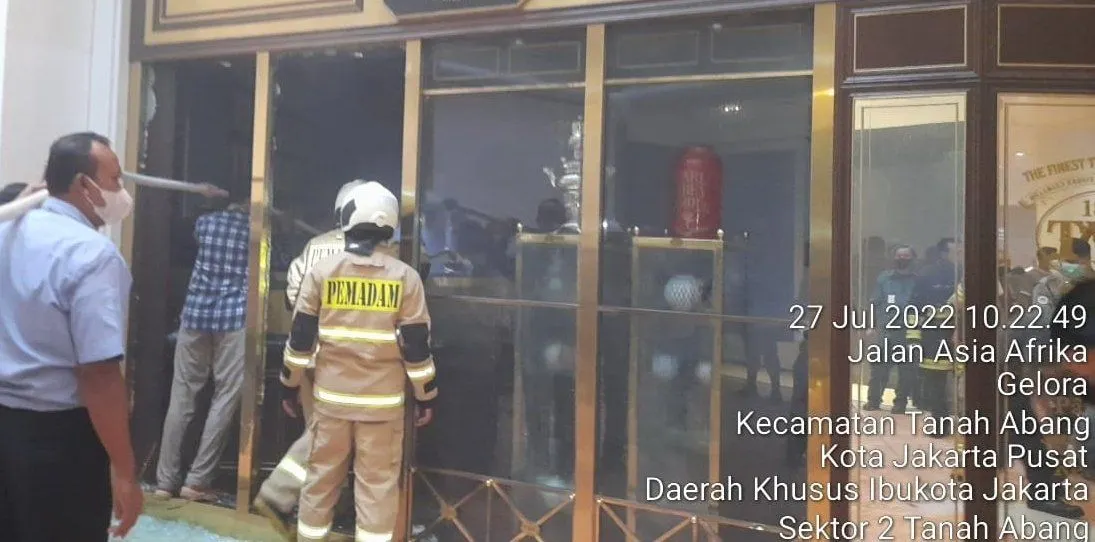 Kebakaran Di Mall Plaza Senayan, Diakibatkan Dari Travo