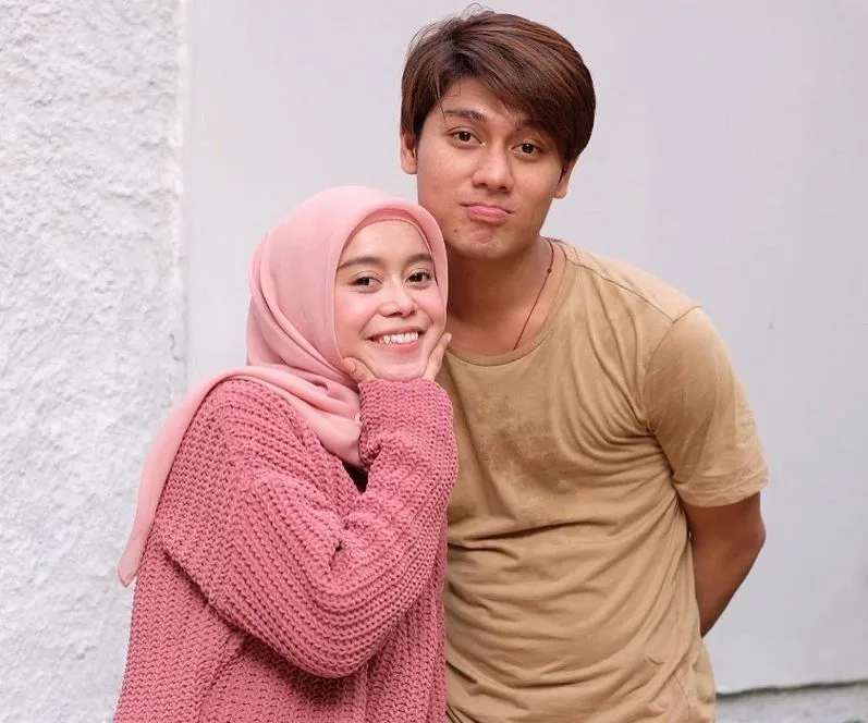 Isu Peselingkuhan jadi Pemicu Rizky Billar Lakukan KDRT ke Lesti Kejora, Ramalan Mbak You Terbukti?)