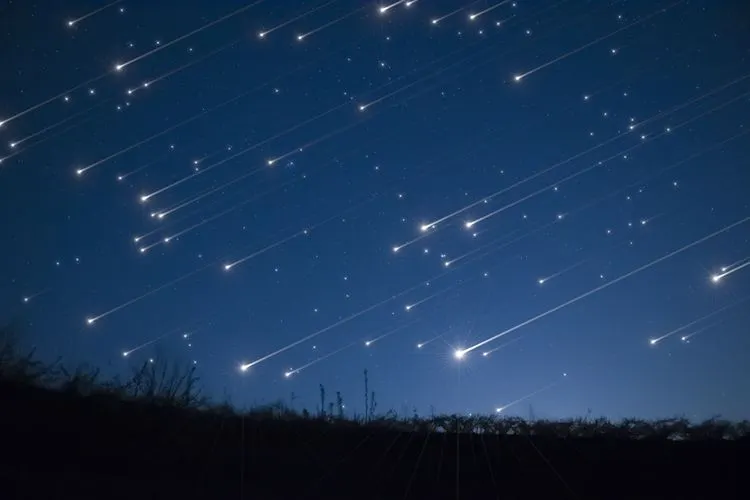 Melihat Keindahan Alam Semesta, Terjadi Fenomena Astronomi Hujan Meteor di Langit Indonesia Akhir Juli 2022. (NET)