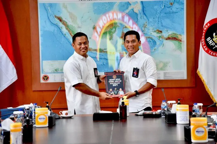 Mayjen TNI Untung Budiharto (kiri) saat masih bertugas di BNPT. Untung resmi ditunjuk menjadi Pangdam Jaya menggantikan Mayjen Muyo Aji.