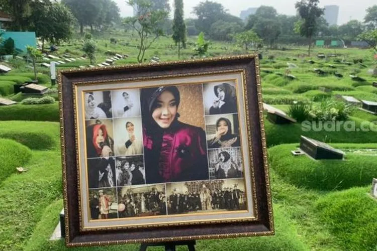 Suasana jelang pemakaman Rina Gunawan di TPU Tanah Kusir, Jakarta [Suara.com/Evi Ariska]
