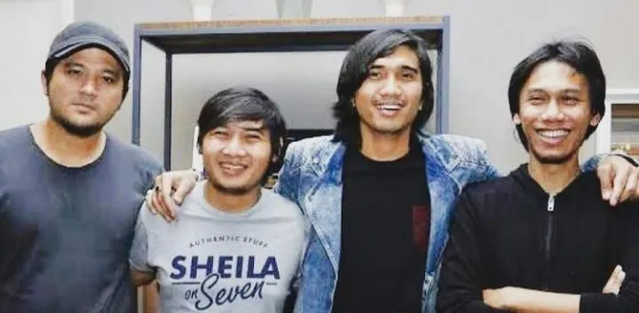 Brian (baju putih) yang hengkang dari manajemen SO7.