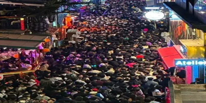 Sebuah tragedi mematikan baru-baru ini terjadi di Itaewon, Korea Selatan di mana saat itu ribuan orang mendatangi lokasi tersebut.