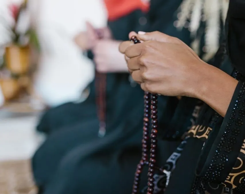 Selain berpuasa  terdapat bacaan dzikir serta doa yang bisa di amalkan ketika hari Asyura 10 Muharram.