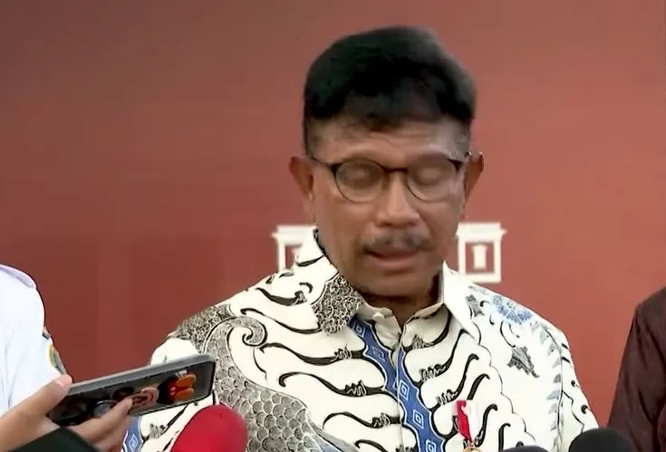 Menkominfo Johnny G Plate saat memberikan keterangan pers terkait peretasan data oleh Bjorka.