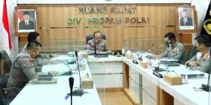 Banding ditolak, Ferdi Sambo resmi diberhentikan sebagai anggota Polri secara tidak hormat. Habiburokhman ikut komentari.